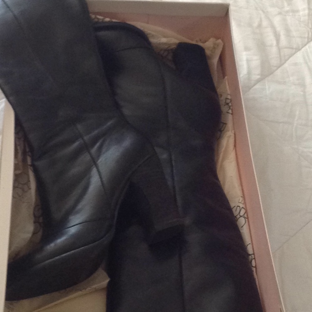 BCBG black leather boots